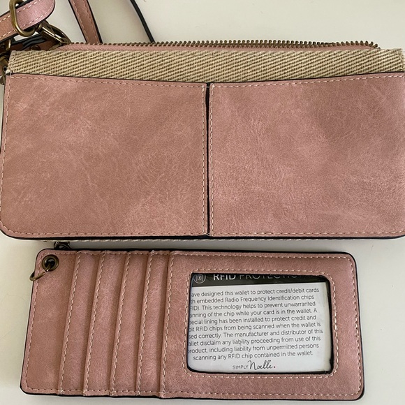 Simply Noelle Wristlet with additional shoulder strap - Picture 3 of 7